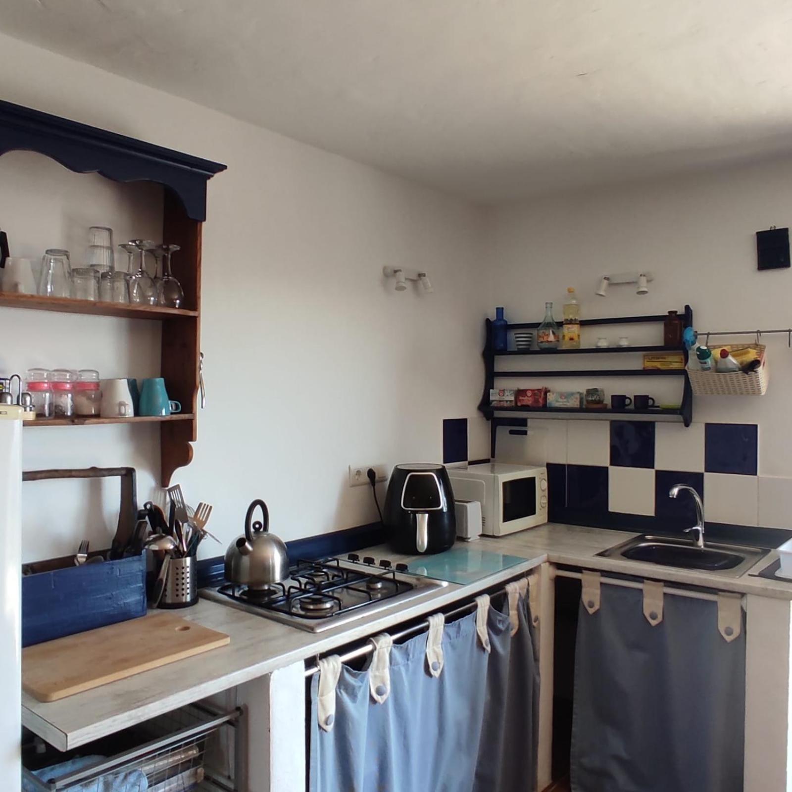 Vine Ridge Studio And Apartment Comares Bagian luar foto