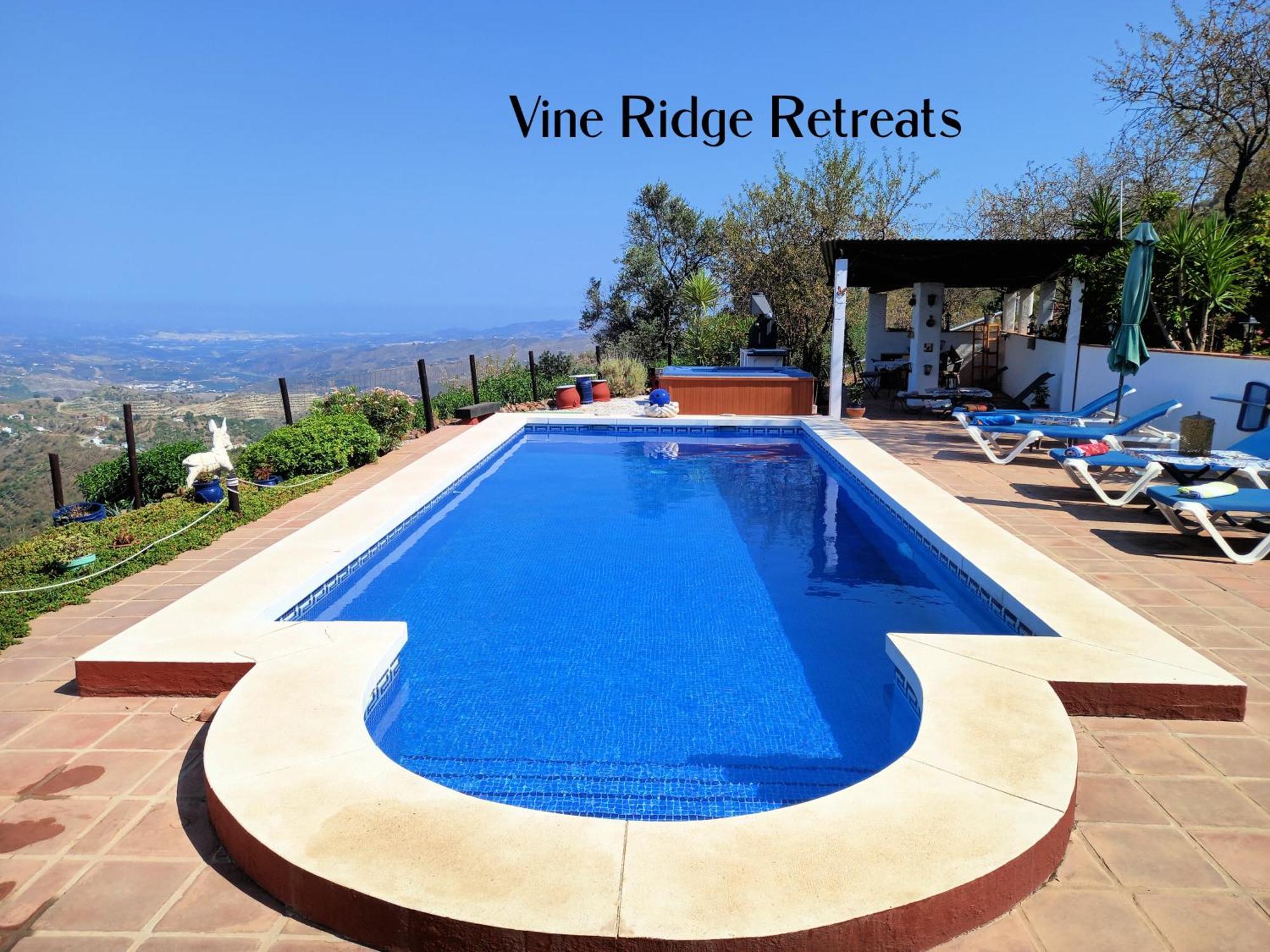 Vine Ridge Studio And Apartment Comares Bagian luar foto
