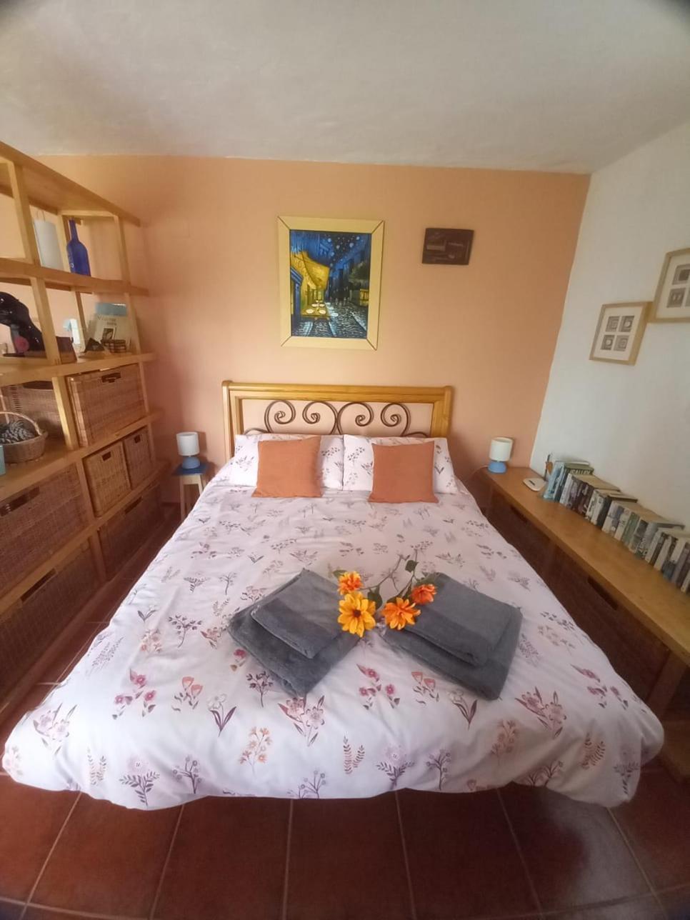 Vine Ridge Studio And Apartment Comares Bagian luar foto