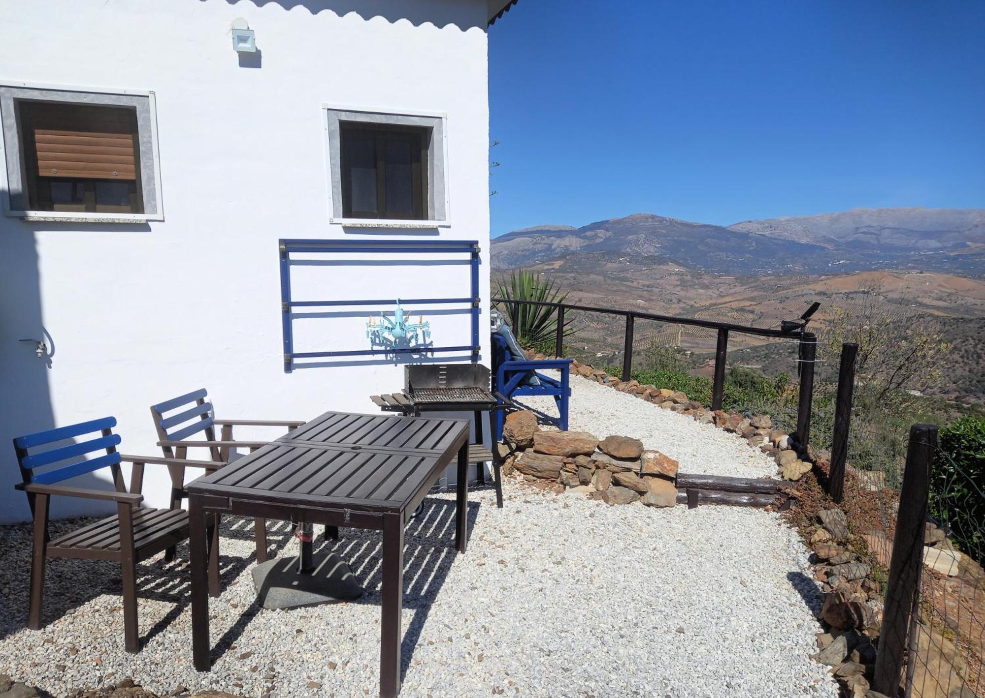 Vine Ridge Studio And Apartment Comares Bagian luar foto