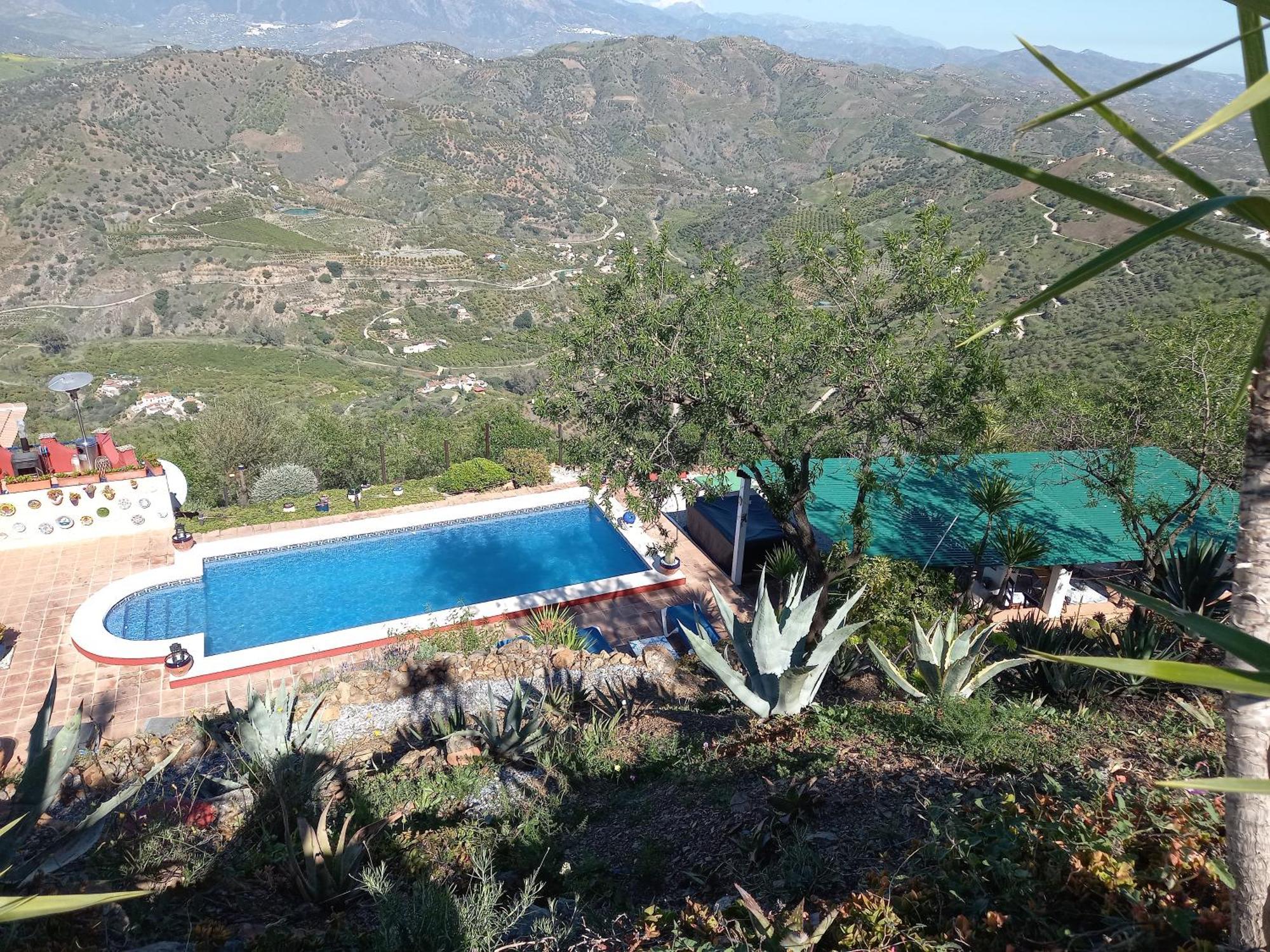 Vine Ridge Studio And Apartment Comares Bagian luar foto