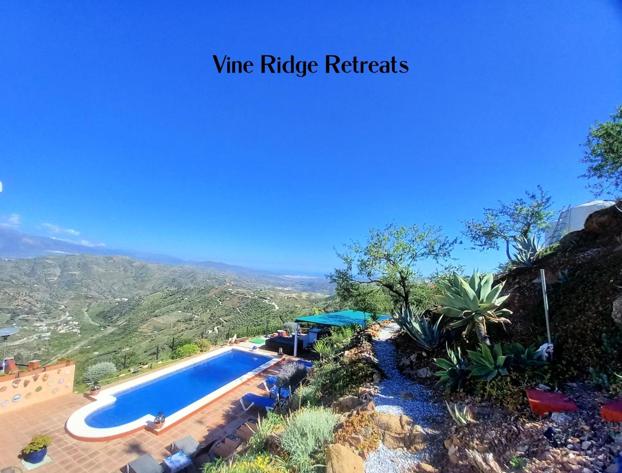 Vine Ridge Studio And Apartment Comares Bagian luar foto