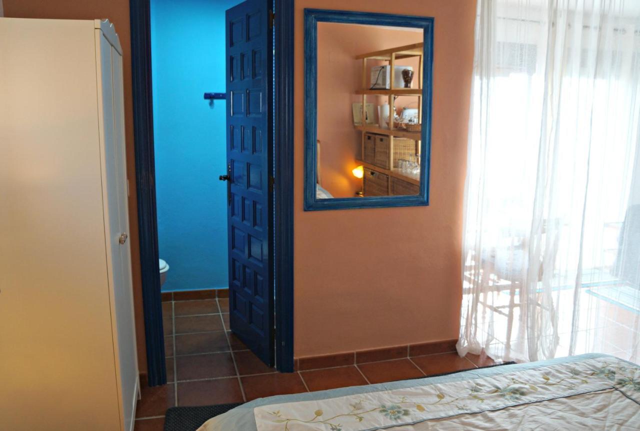 Vine Ridge Studio And Apartment Comares Bagian luar foto